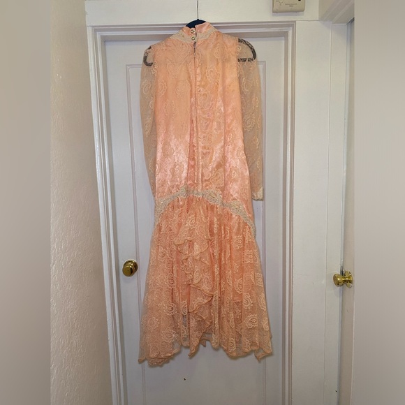 EUC True Vintage 1970s or 80s Peach Pink Lace Keyhole Pearl Appliqué Mermaid - Picture 6 of 16